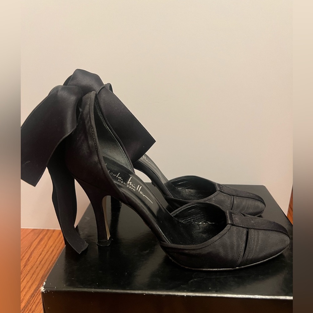 Nicole Miller Black 6.5 heels
